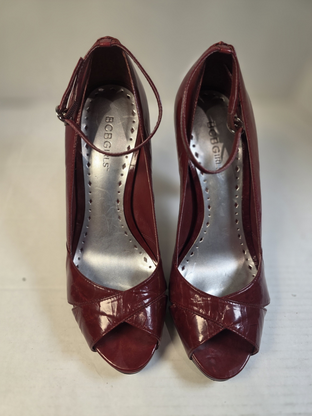BCBG Girls Burgundy Peep Toe Heels Sandals Pumps
Size 8.5